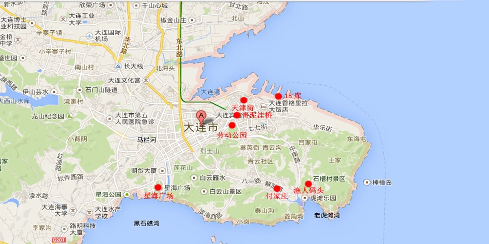 大连是中国著名的避暑胜地和旅游热点城市,依山傍海,气候宜人,环境优美,适于居住,夏无酷暑,冬无严寒,年平均气温为10,年降雨量700毫米左右,无霜期6个月。大连作为优秀的旅游城市,不仅有丰富的中国近代人文历史旅游资源,还有许多风景奇秀的自然旅游资源。著名景点金石滩、旅顺、冰峪沟、星海湾、老虎滩极地海洋动物馆、老虎滩四维影院、圣亚海洋世界、森林动物园、滨海路、女骑警、大型节庆活动、大连海鲜、大连紫檀阁、现代博物馆、自然博物馆等。最佳旅行时间大连旅游的旺季从每年5月下旬的赏槐会和出口商品交易会开始,一直到9月
