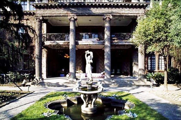 神花园以前是私家别墅,现在它是上海市作协的