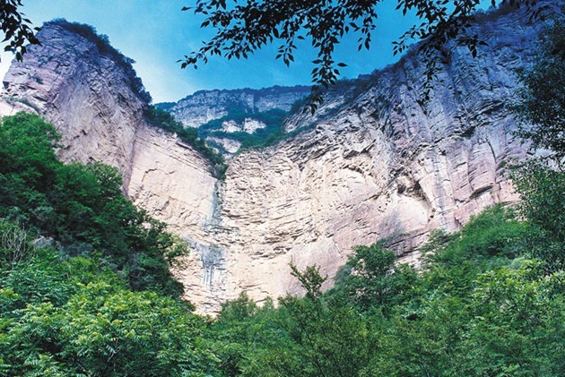 嶂石岩全世界最大的天然回音壁.