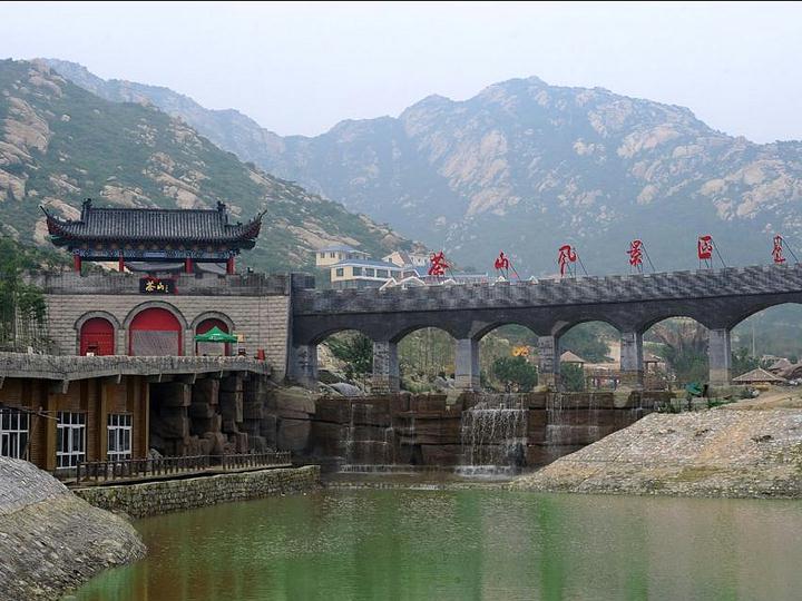 茶山风景区主要分为迎景区,自然风光区(野外拓展区),佛教文化区