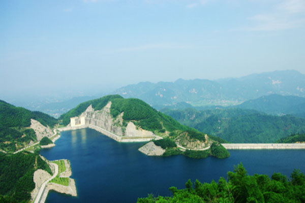 黑麋峰水库大坝,高峡出平湖